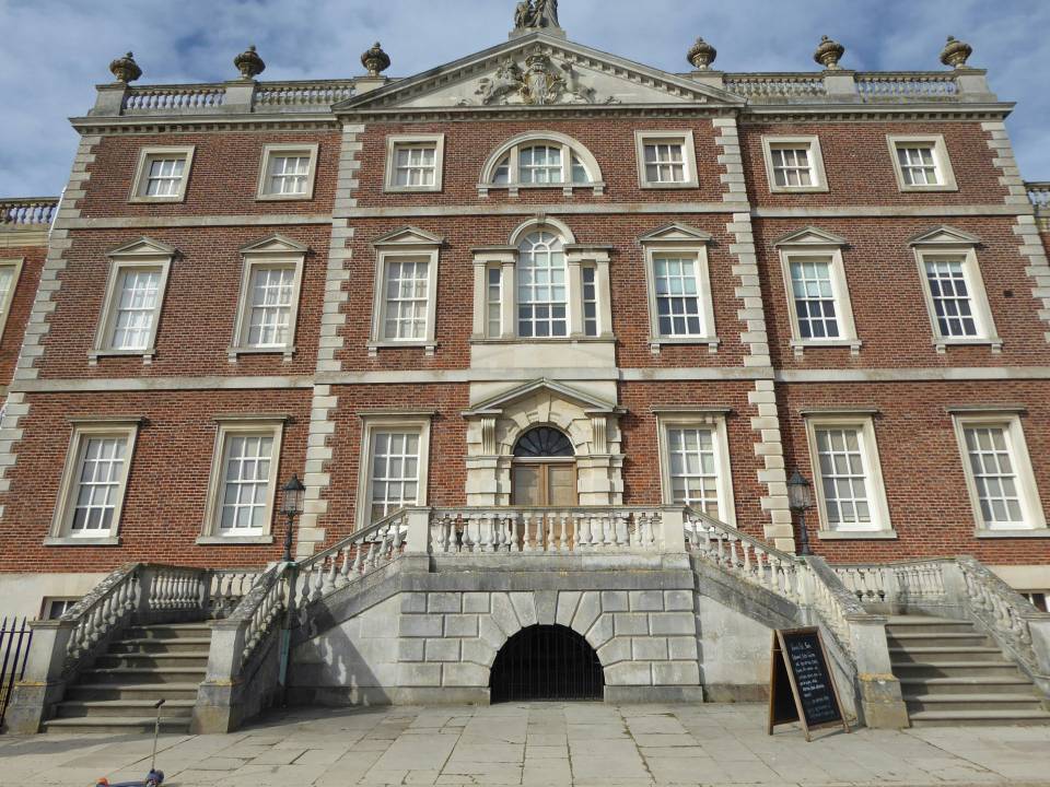 Photograph of the front of Wimpole Hall